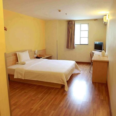 7Days Inn Xingyi Pingdong Avenue Экстерьер фото